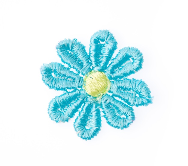 haft kwiatowy na tkaninie